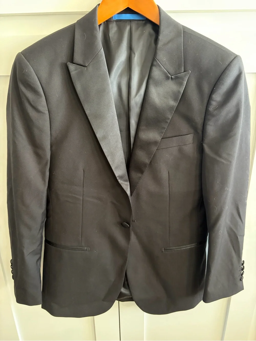 Gino Vitale Modern Mens Slim Fit Tuxedo Set Black